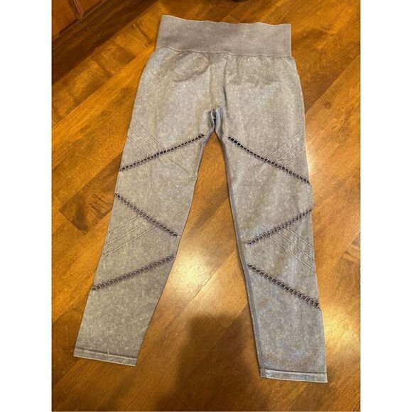 Woman’s new without tags east west company seamless workout pants size large - Picture 4 of 4